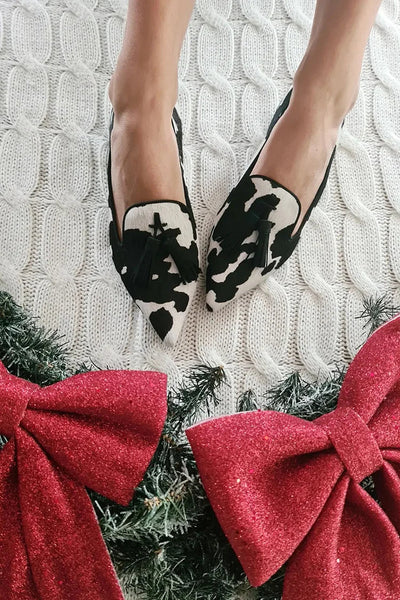 GIULIA | Refined pointed loafers with elegant decorative tassels
