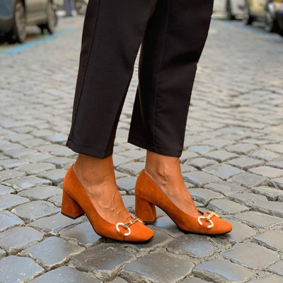 Charlotte | Chic Pumps Featuring Gold Accents